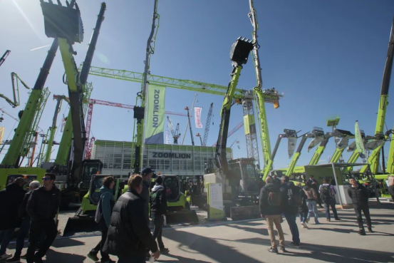 Signing Galore!ZOOMLION Steals the Spotlight at Bauma 2025